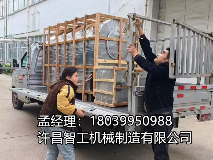 10月19日 清晨7:15，一臺(tái)“200斤大胃王”——7-15型電磁炒貨機(jī)正裝車(chē)！